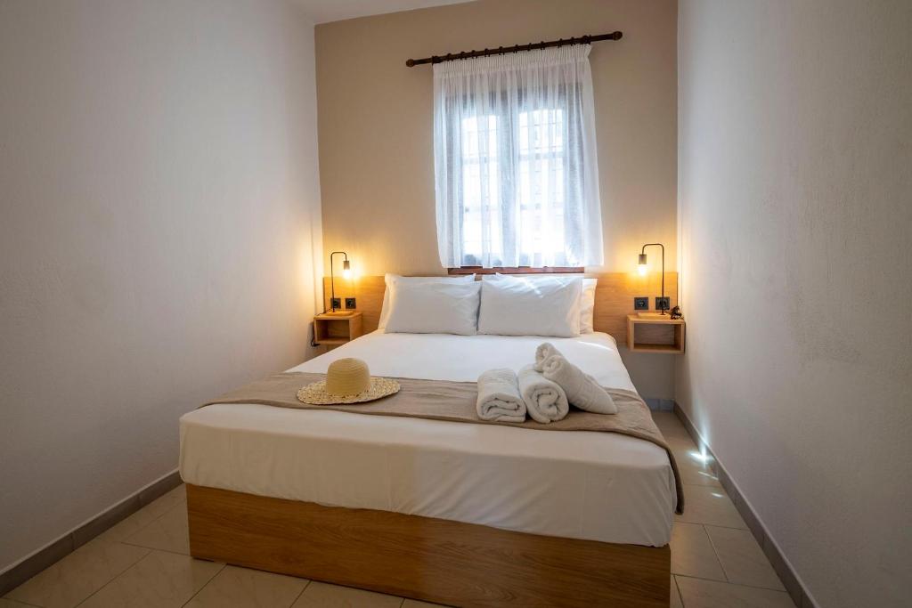 Postel nebo postele na pokoji v ubytování Seaview Studios Kriopigi