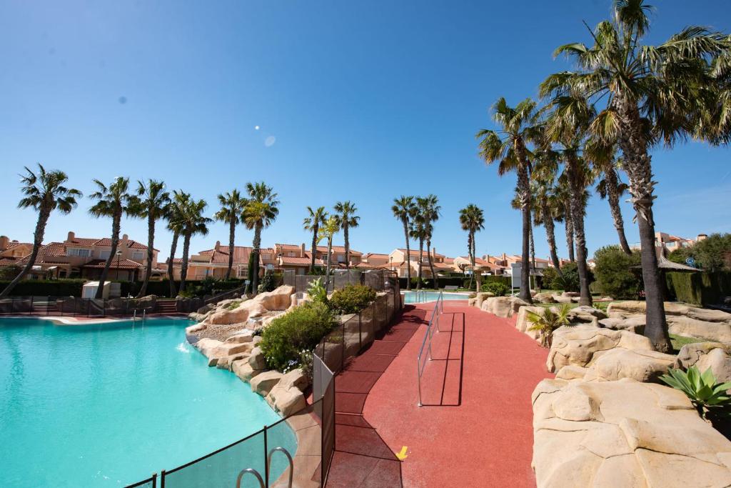 The swimming pool at or close to Holiday beach Gran Alacant