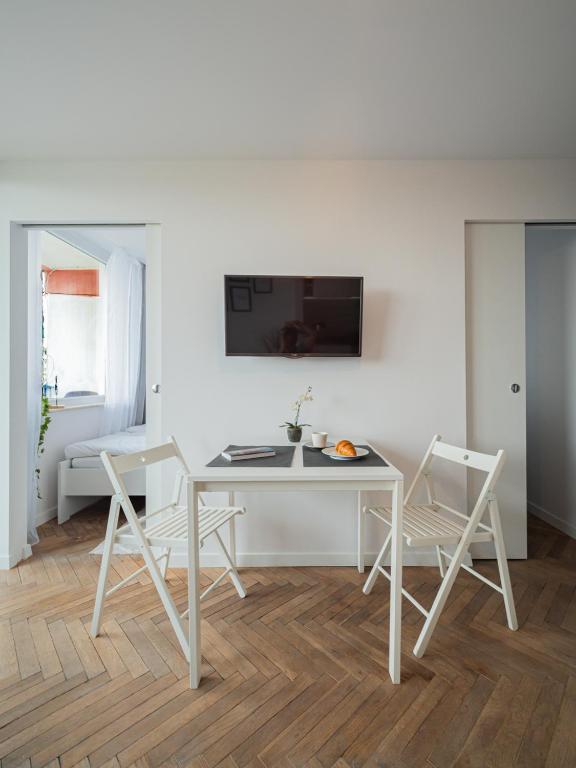 TV a/nebo společenská místnost v ubytování Coco Apartments Kołobrzeska 42