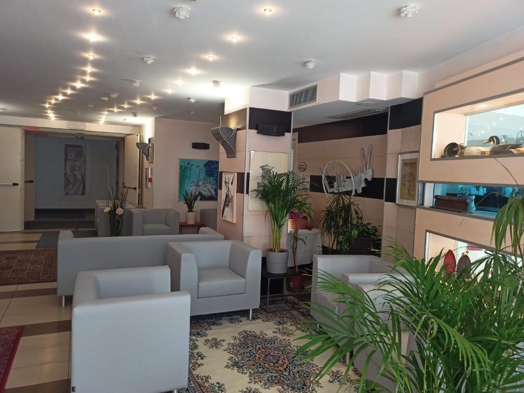 A seating area at Hotel Residence Sanremo