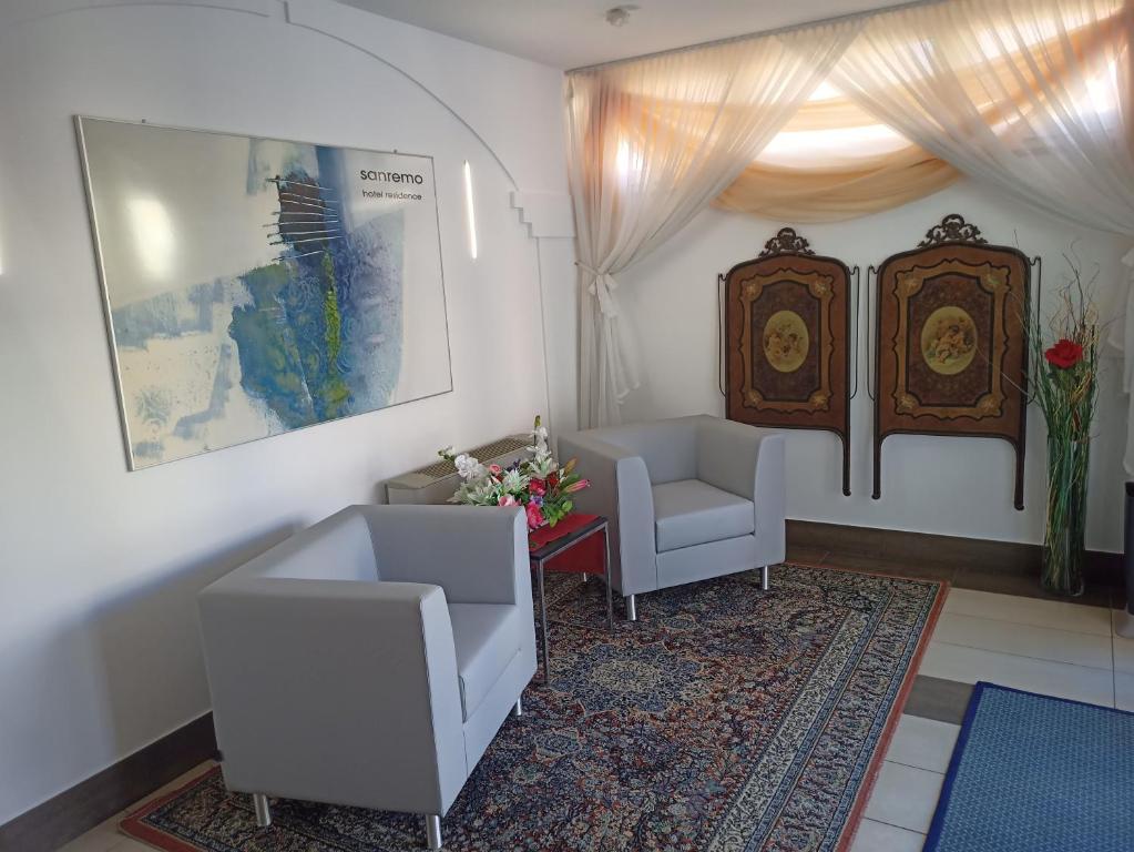 A seating area at Hotel Residence Sanremo