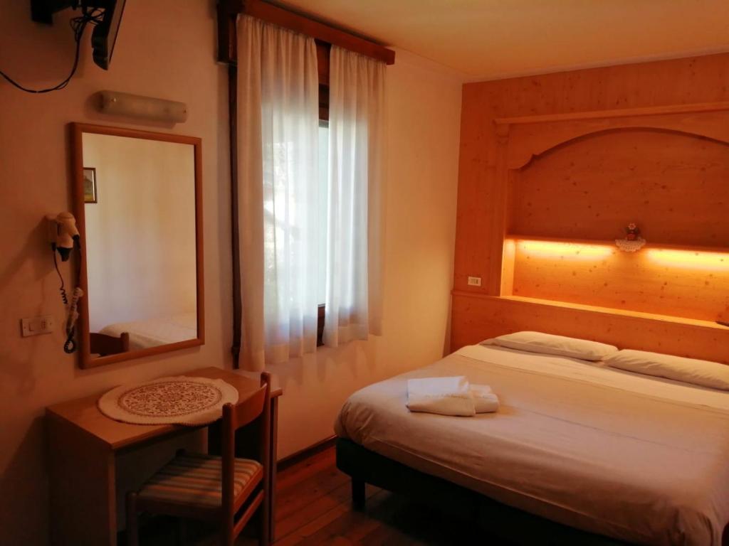 Postel nebo postele na pokoji v ubytování Hotel Edelweiss