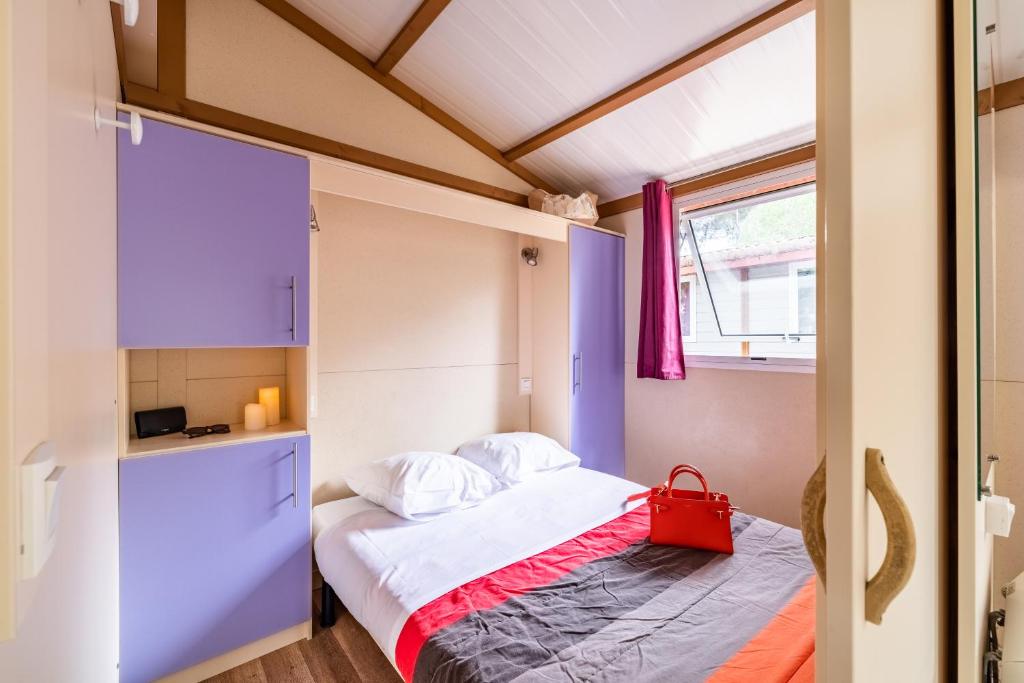 Postel nebo postele na pokoji v ubytování Camping Les Sables d'Or