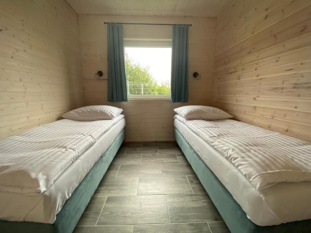 Postel nebo postele na pokoji v ubytování Osada Jackowo