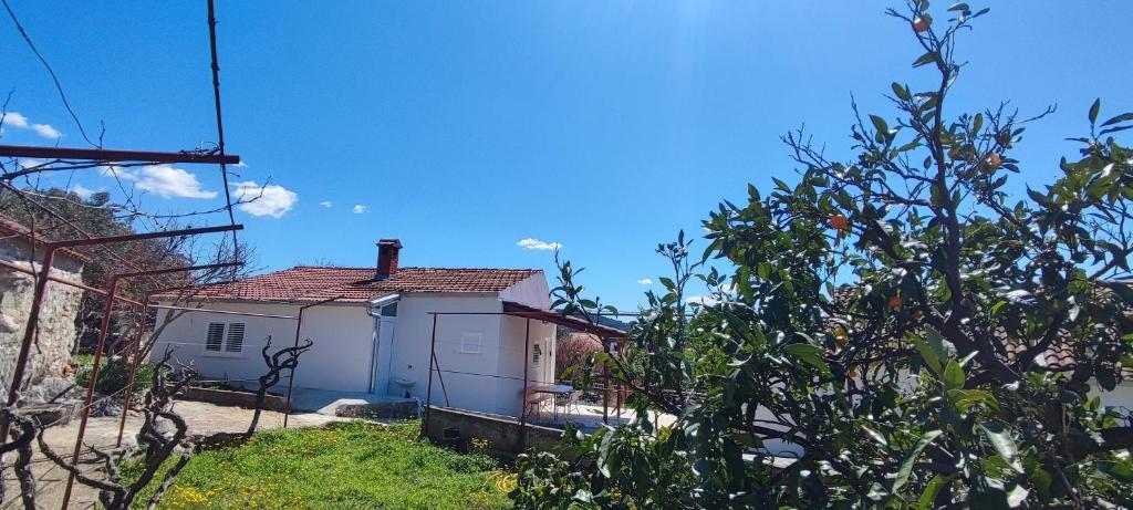 Budova, v ktorej sa dovolenkový dom nachádza
