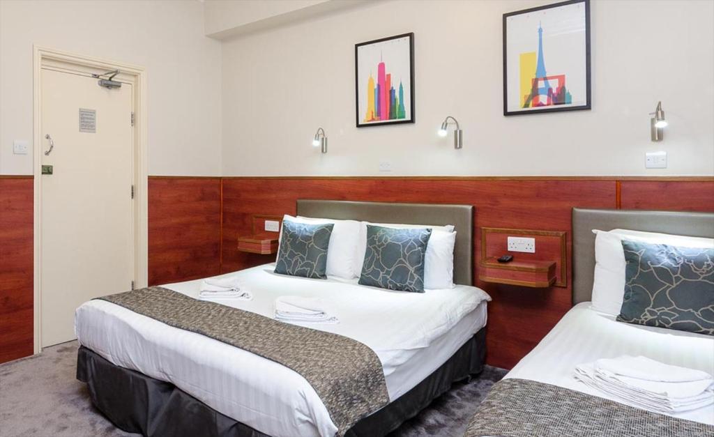 Postel nebo postele na pokoji v ubytování Wardonia Hotel Kings Cross