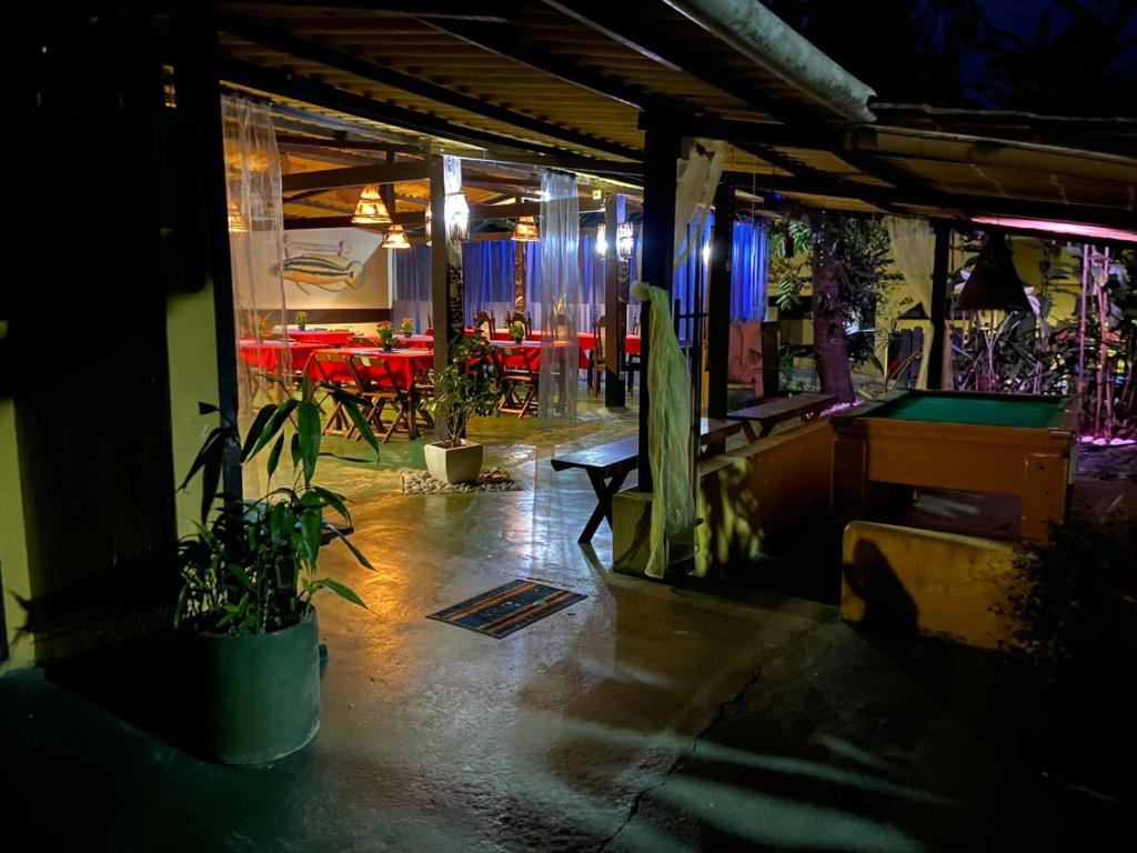 Restaurace v ubytování Pousada Rio Bracuhy