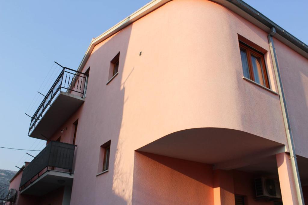 Budova, v ktorej sa apartmán nachádza