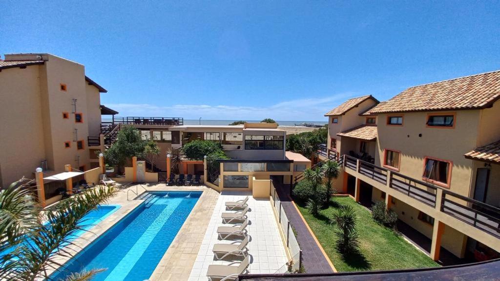 an apartment complex with a swimming pool and buildings at Complejo Playa Norte in Mar de Ajó