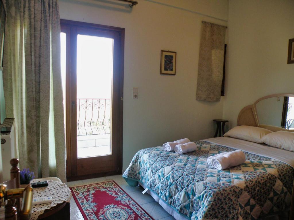 A bed or beds in a room at NATURE GUEST HOUSE KASTRAKI