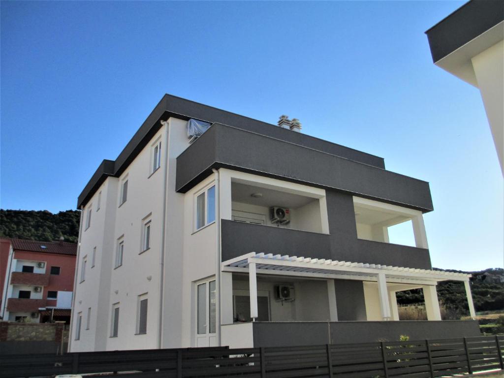 Budynek, w którym mieści się apartament