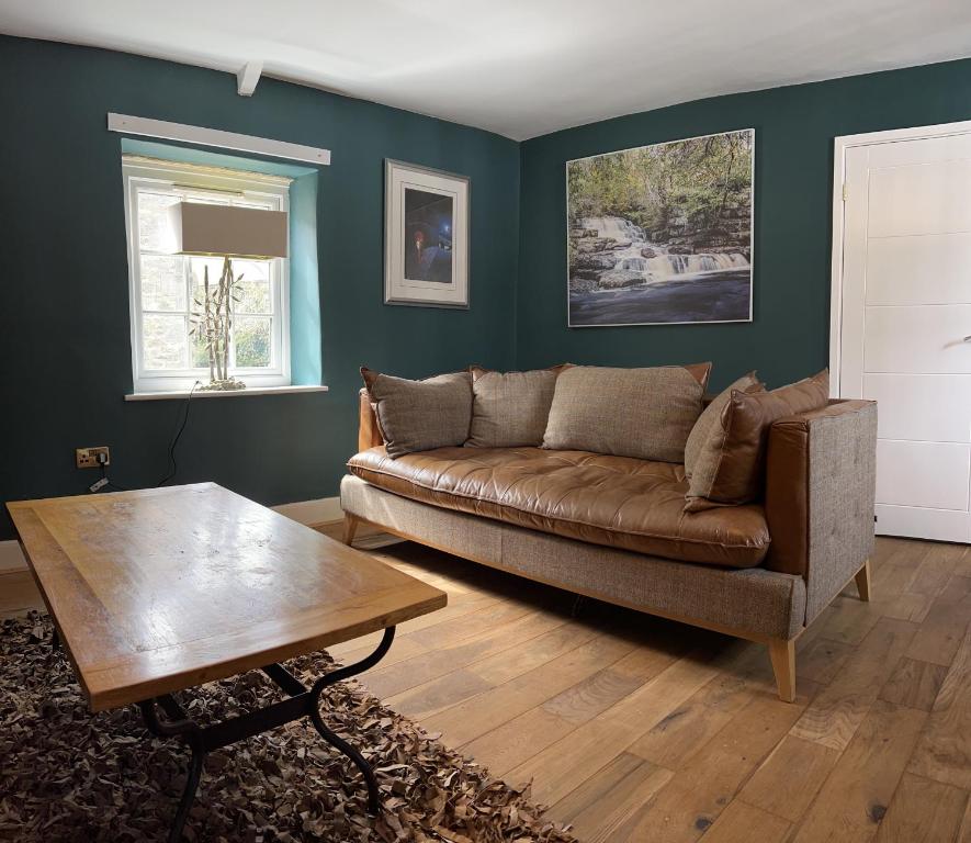 Gallery image of Fernlea Mews, luxury 2 bed 2 bath holiday home, central Richmond, Swaledale in Richmond