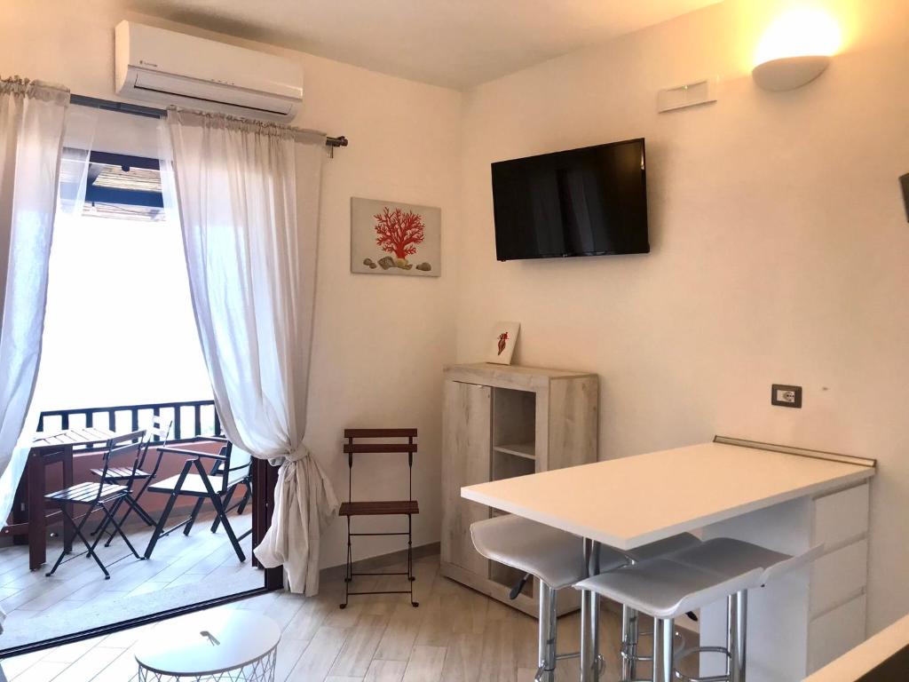 Telewizja i/lub zestaw kina domowego w obiekcie Charme House Palau
