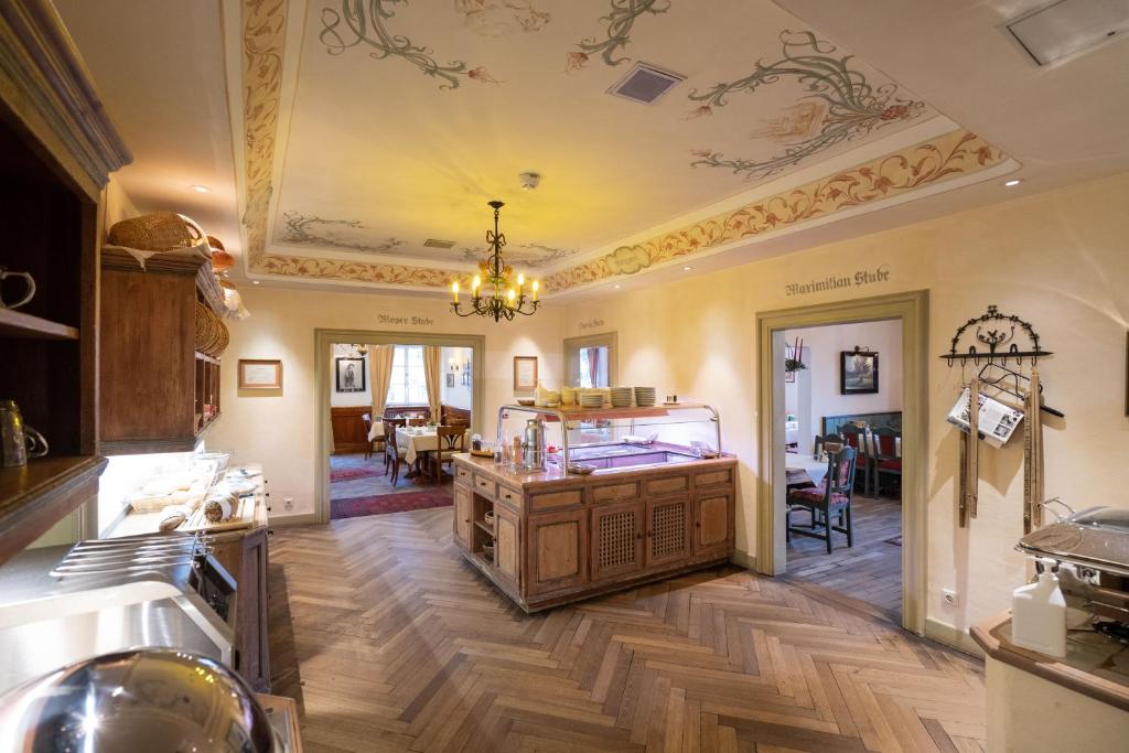 Fotografie z fotogalerie ubytování Hotel Gasthof Alte Post Holzkirchen v destinaci Holzkirchen