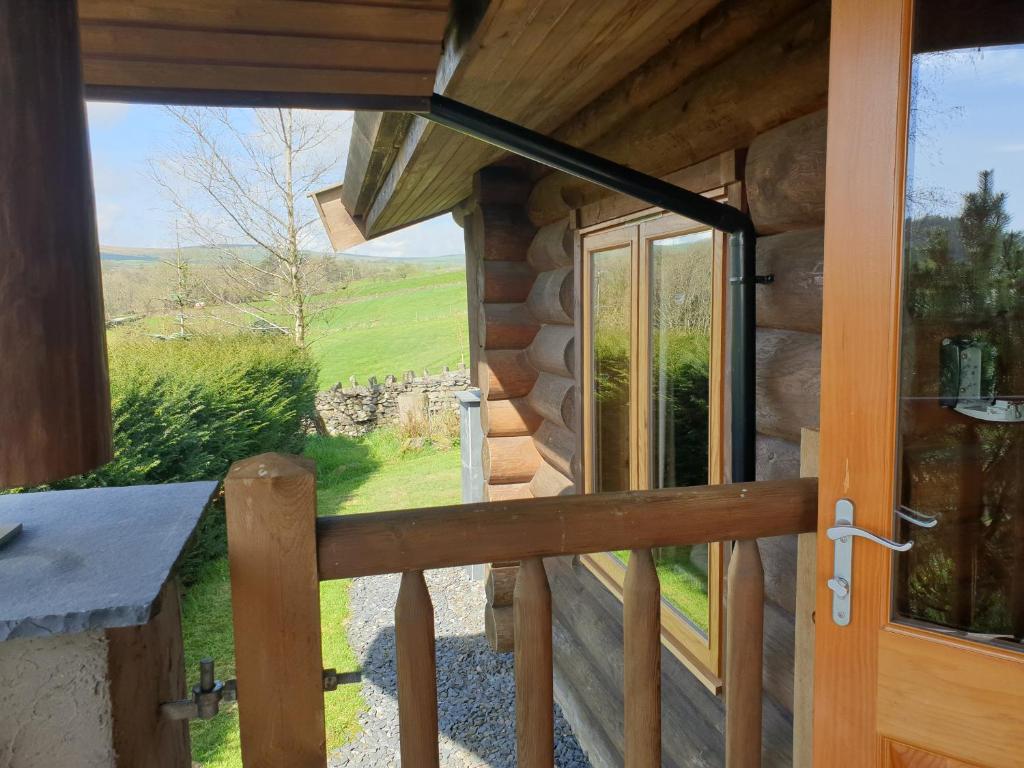 Balkón nebo terasa v ubytování Newland Valley Log Cabins