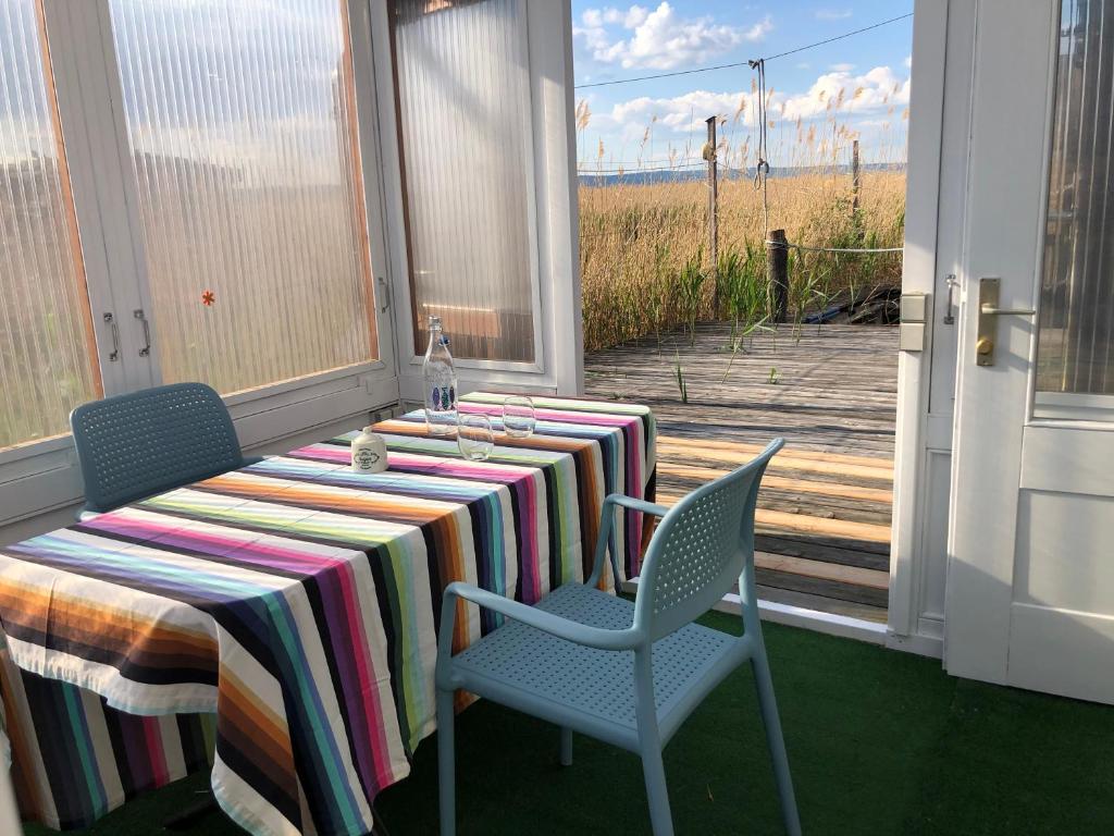 Fotografie z fotogalerie ubytování Seehütte Neusiedlersee - Pfahlbau Waterfront 1 v destinaci Rust