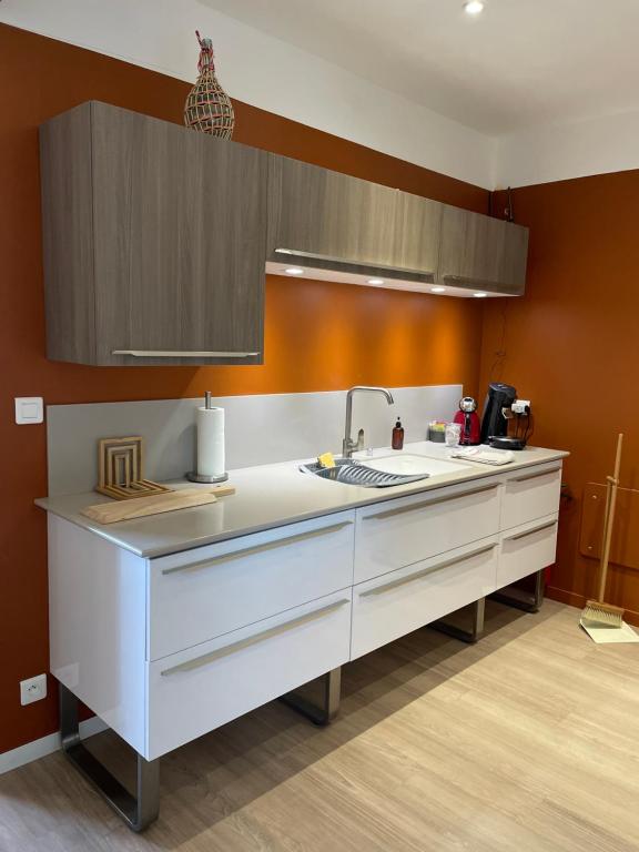 Kuchyň nebo kuchyňský kout v ubytování Chez Brunet chambres d'hôtes et gîte