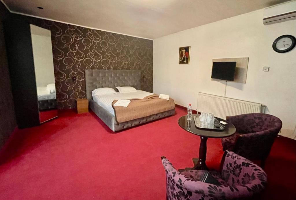 Postel nebo postele na pokoji v ubytování Hotel Mon Caprice