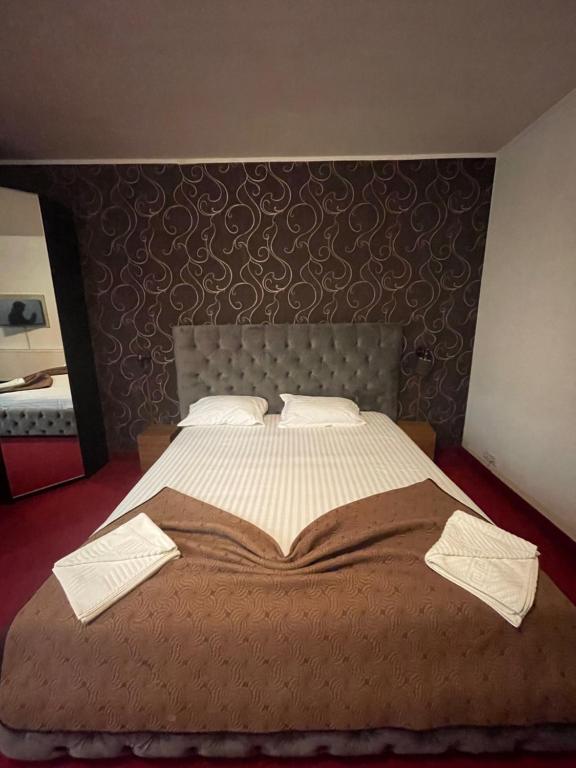 Postel nebo postele na pokoji v ubytování Hotel Mon Caprice