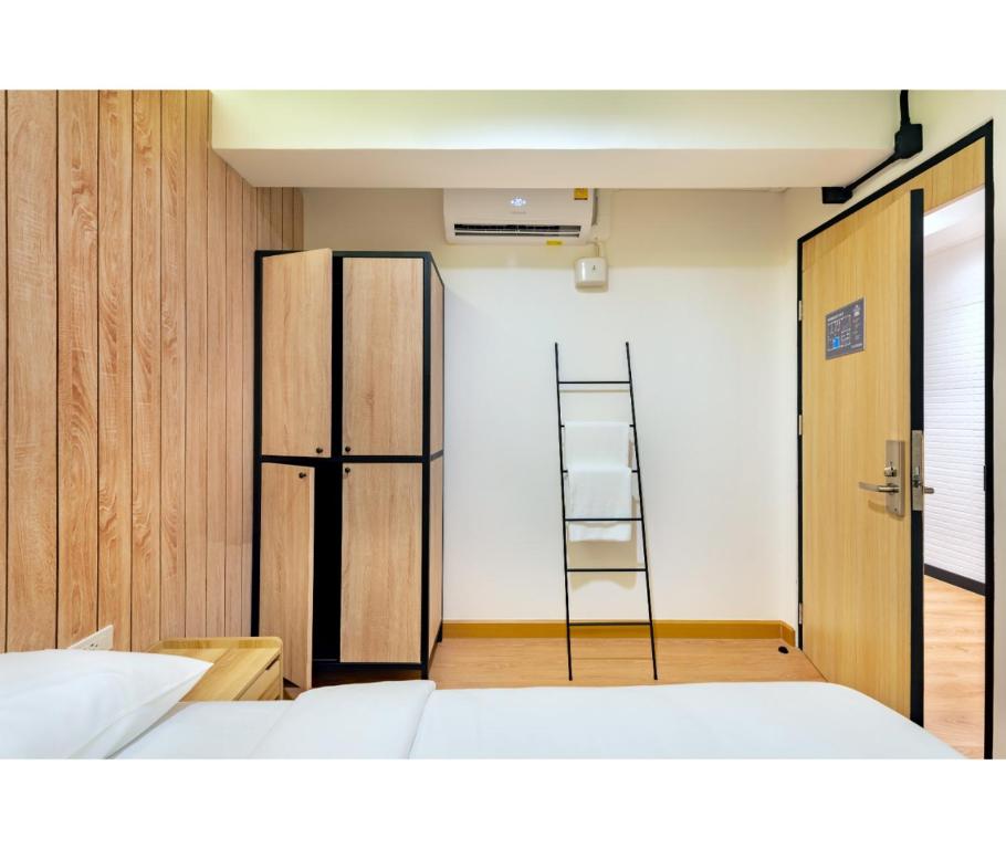 Siam Subway Hostel and Café - 4