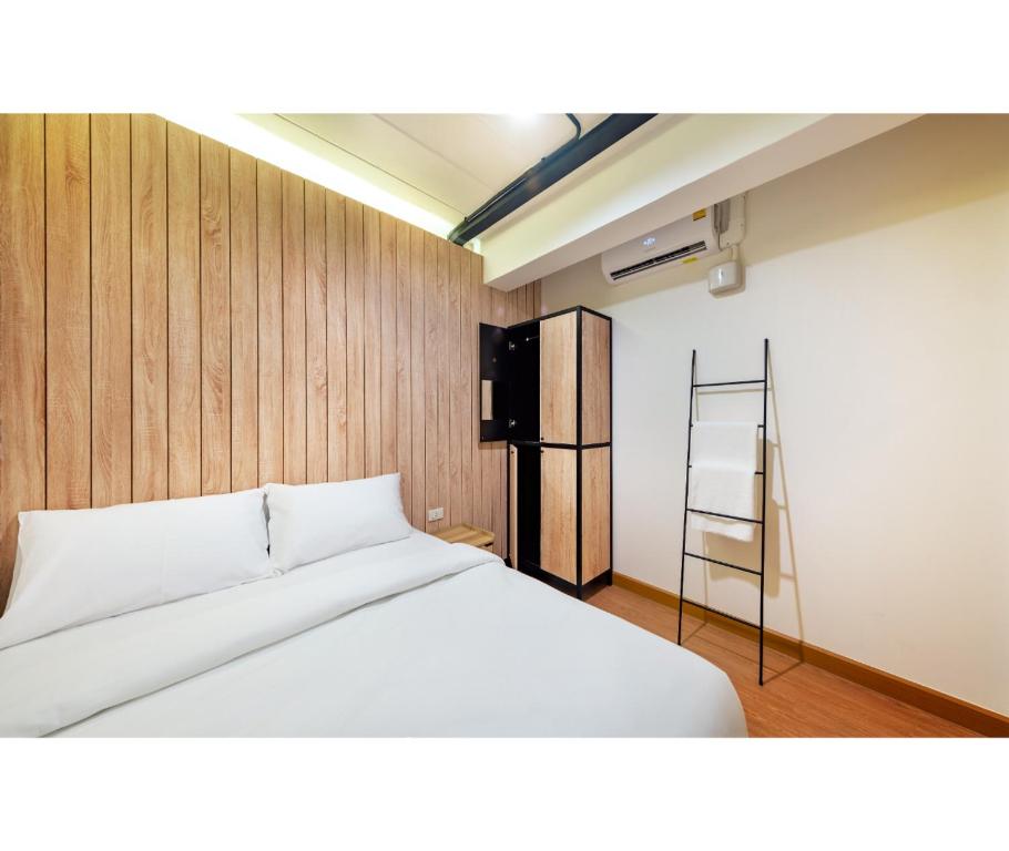 Siam Subway Hostel and Café - 6