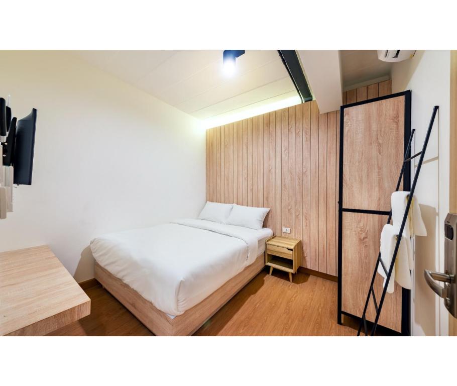 Siam Subway Hostel and Café - 5