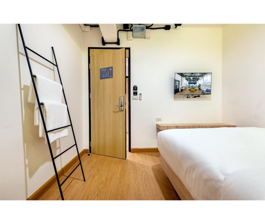 Siam Subway Hostel and Café - 3