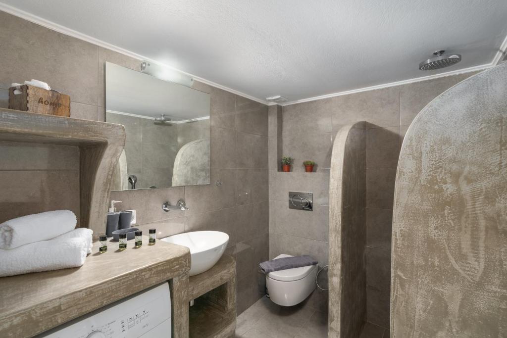 A bathroom at Emanouela's apartment in the center of Adamas