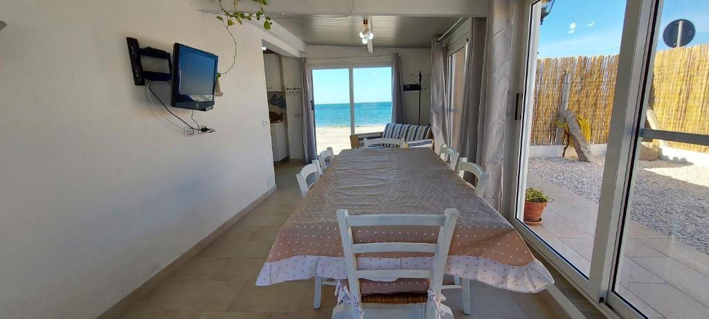 Casa da Gino a Calasetta - Incantevole Apt Fronte Mare
