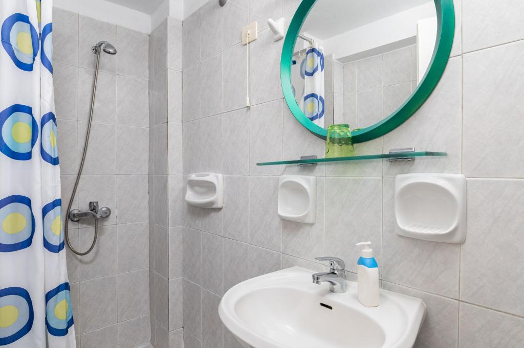 A bathroom at Emily Hotel