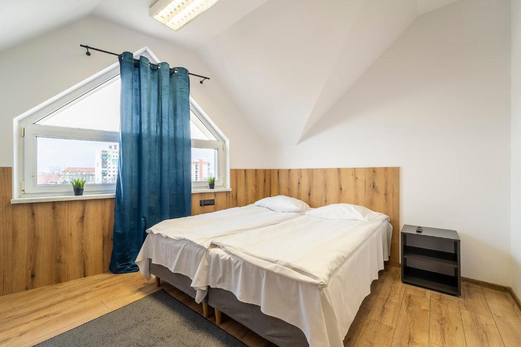 Postel nebo postele na pokoji v ubytování Gems Hostel