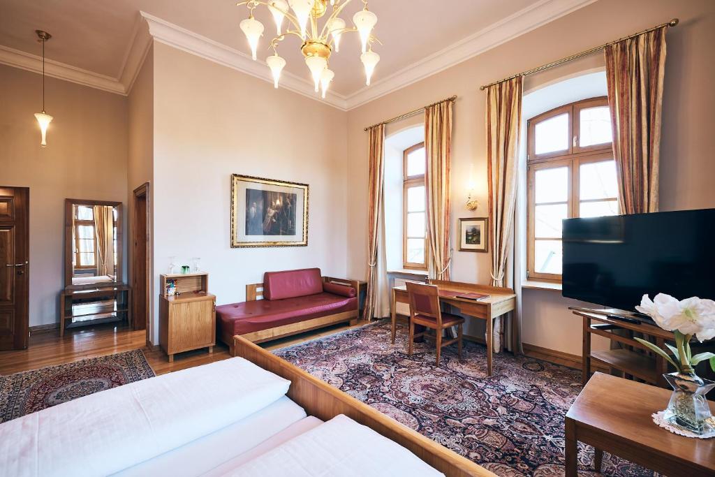 Hotel & Restaurant Waldschloss - 4