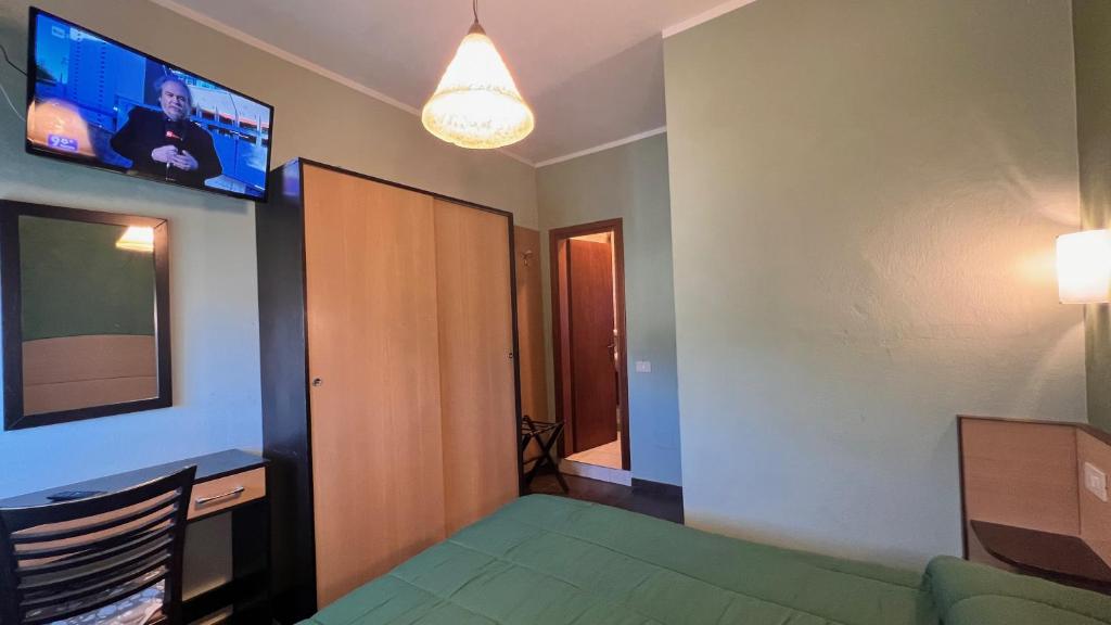 TV a/nebo společenská místnost v ubytování Hotel Il Cavaliere Nero