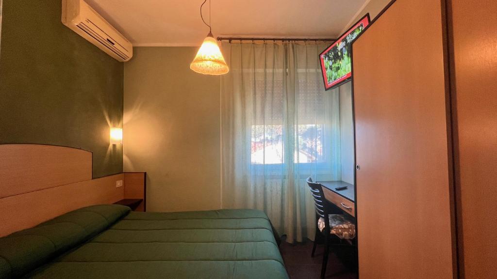 TV a/nebo společenská místnost v ubytování Hotel Il Cavaliere Nero