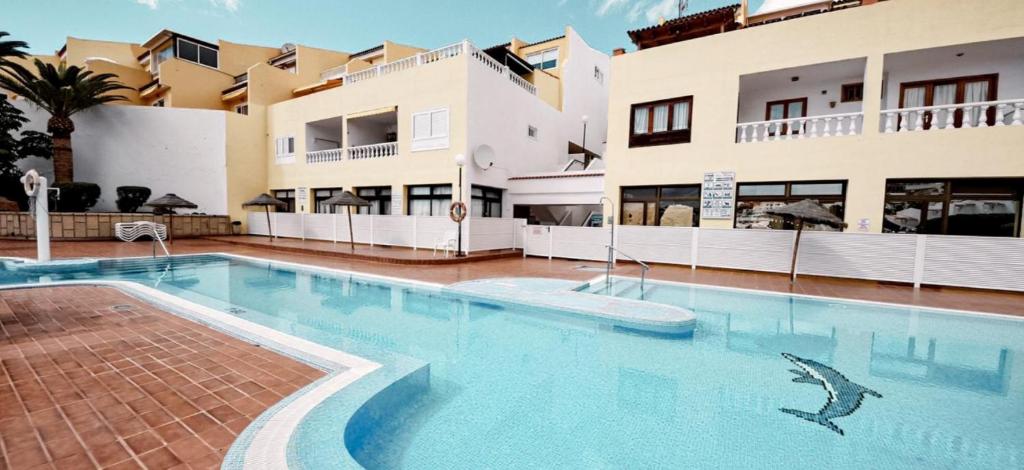 Bazén v ubytování Apartments Las Brisas Costa Adeje nebo v jeho okolí