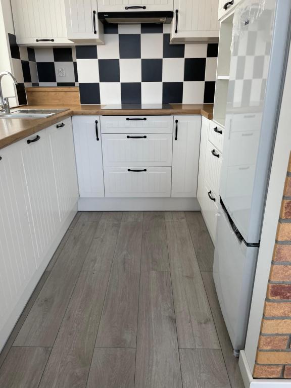 Kuchyňa alebo kuchynka v ubytovaní Apartament Dziewiątka