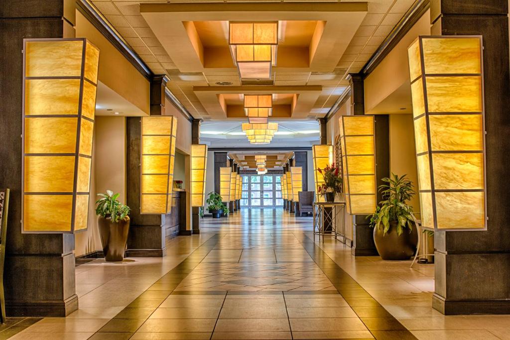 a hallway in a hotel with a lobby at Hotel Capstone in Tuscaloosa