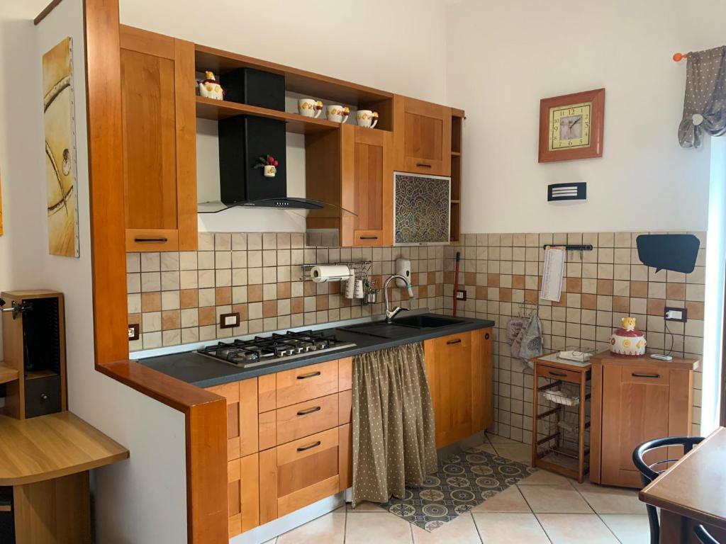 A kitchen or kitchenette at Casetta