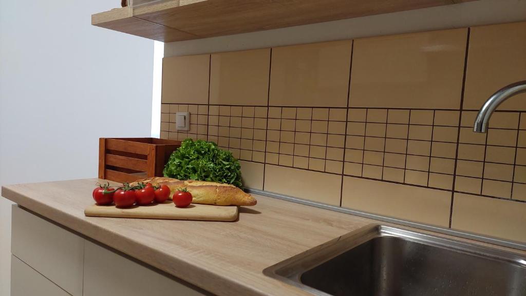 Kuchyňa alebo kuchynka v ubytovaní APARTMAN MARIO - ARENA ZAGREB