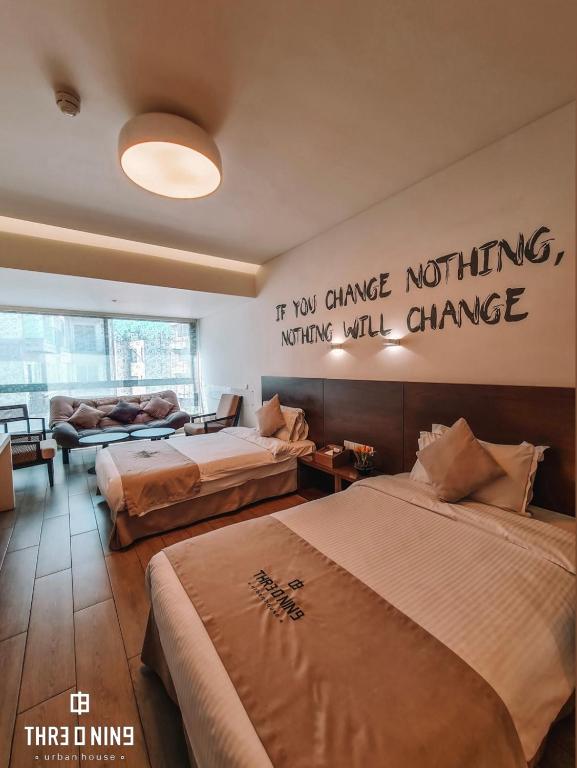 Postel nebo postele na pokoji v ubytování Three O Nine Hotel