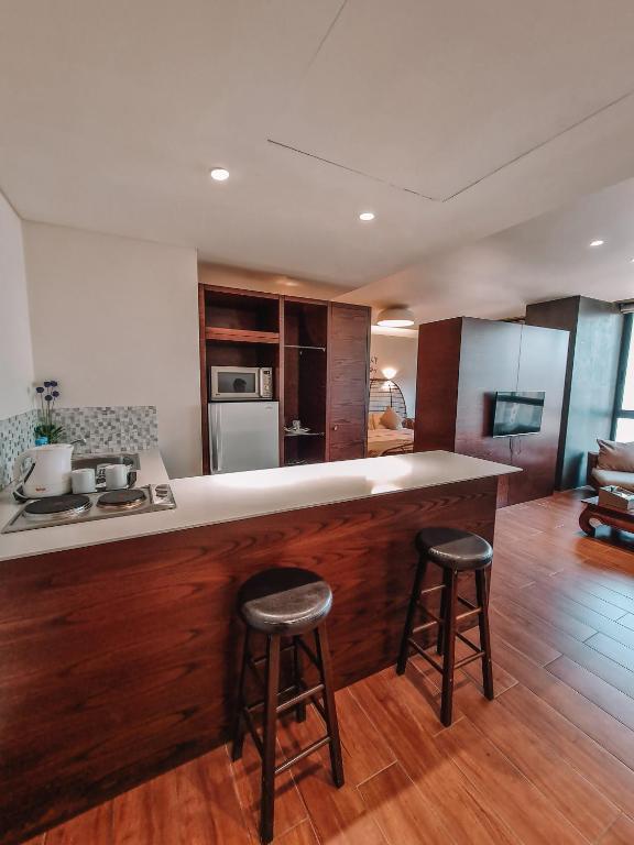 Kuchyň nebo kuchyňský kout v ubytování Three O Nine Hotel