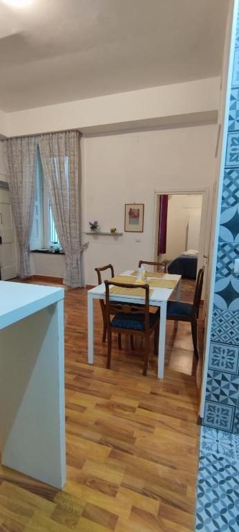 Zdjęcie z galerii obiektu Il Sole di Montesanto Sleep Welly w mieście Neapol