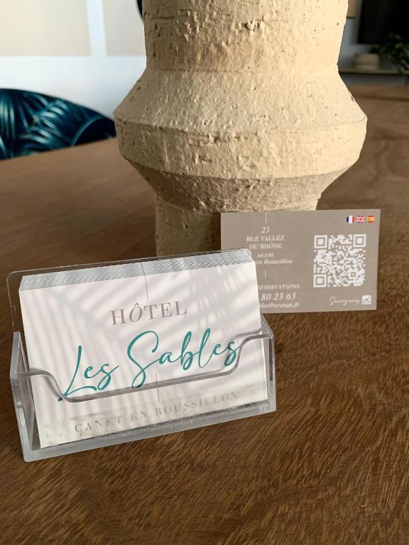 Certifikát, hodnocení, plakát nebo jiný dokument vystavený v ubytování Hôtel Les Sables - Urban Style - by Logis Hotels