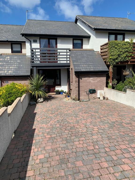 a brick driveway in front of a house at Ivory Lane in Trearddur
