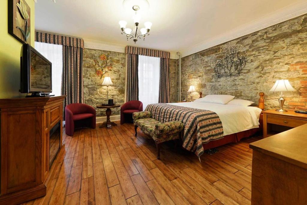 Postel nebo postele na pokoji v ubytování Hôtel Manoir de l'Esplanade