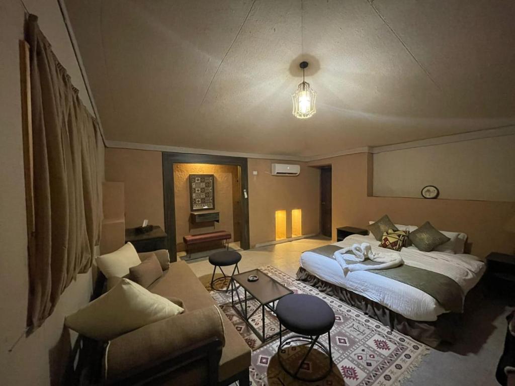 Postel nebo postele na pokoji v ubytování Sinam Desert Resort