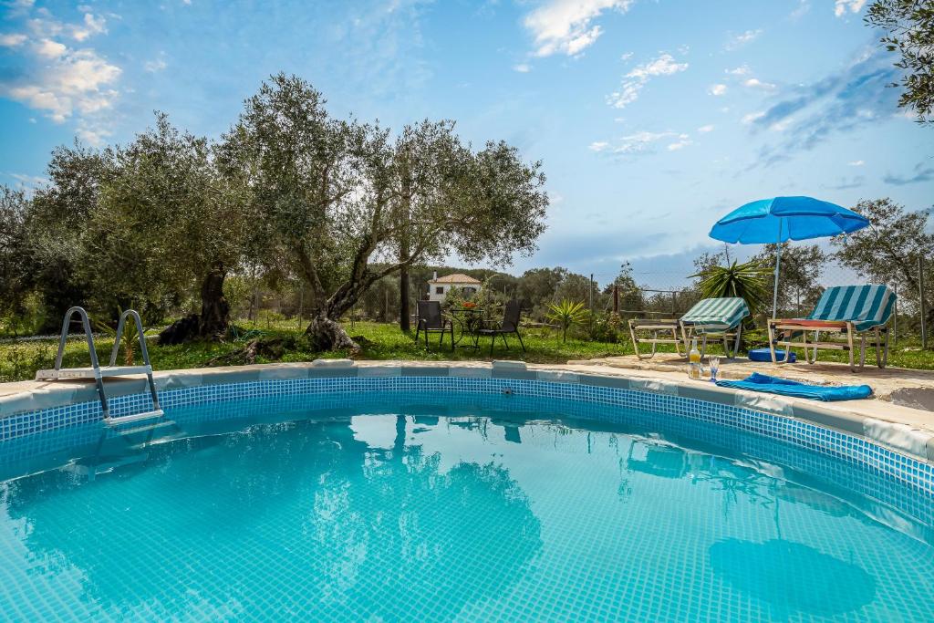 Bazén v ubytování Classical Villa Anta nebo v jeho okolí