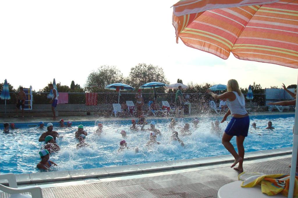 Bazén v ubytování Hotel Le Tre Isole nebo v jeho okolí