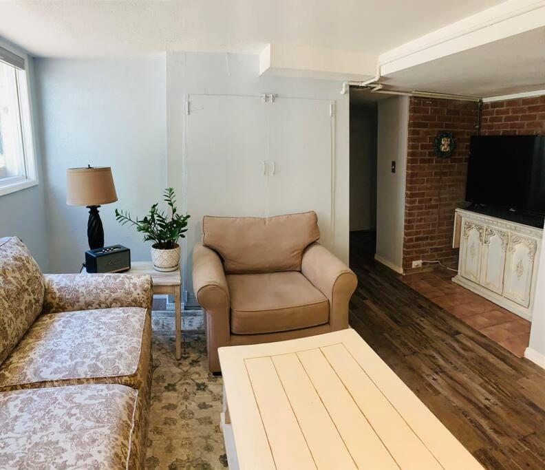 Gold Crest Suites - Housity