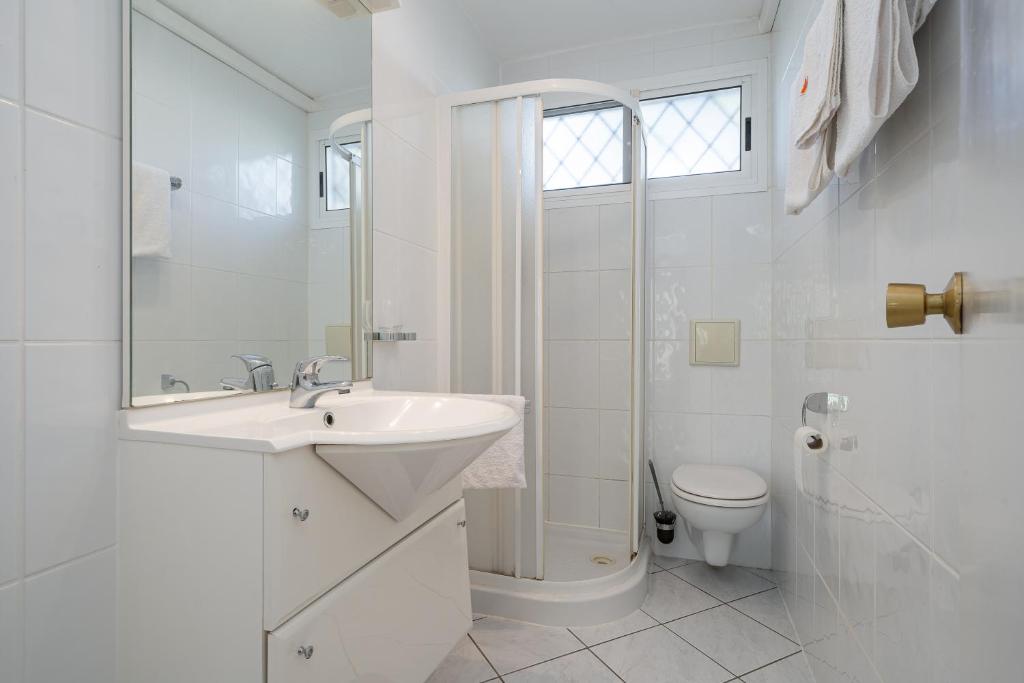 A bathroom at Paraiso en Cambrils Colibri Resort